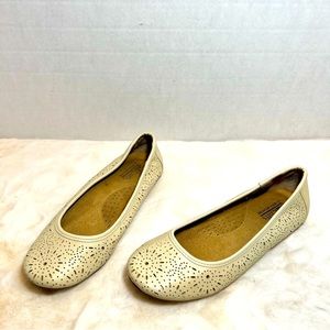 Cliffs by White Mountain Karen Women’s Perforated Flat Shoes, Cream, Size 7.5